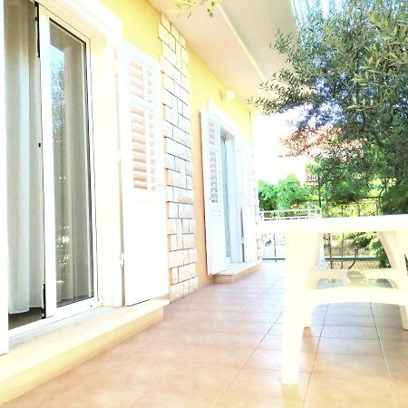 Apartman Antulov Srima Buitenkant foto