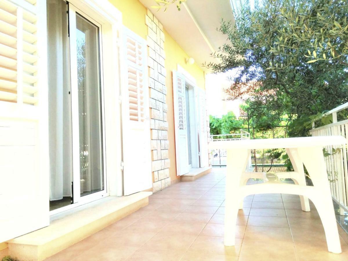 Apartman Antulov Srima Buitenkant foto